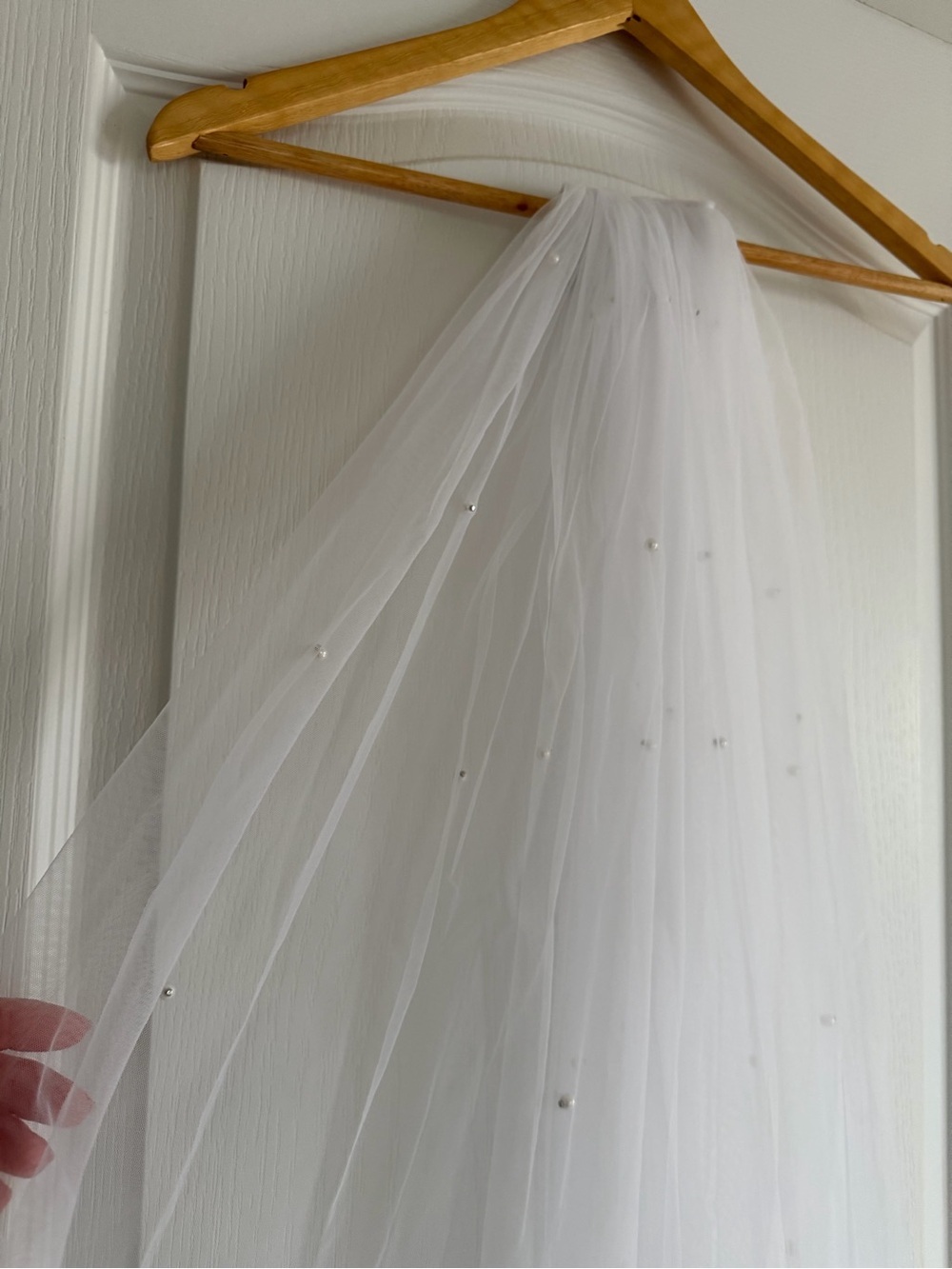 White Cathedral Pearl Wedding Veil - Picture 10 of 13